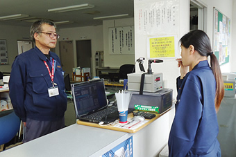 対面点呼とアルコールチェック